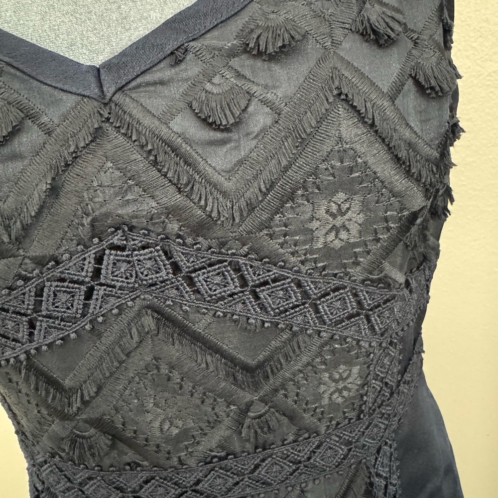 Preowned Ted Baker Leeeo Mixed Geo Lace Midi Dress, Navy, Ted Size 3 (US 8) - Picture 9 of 12